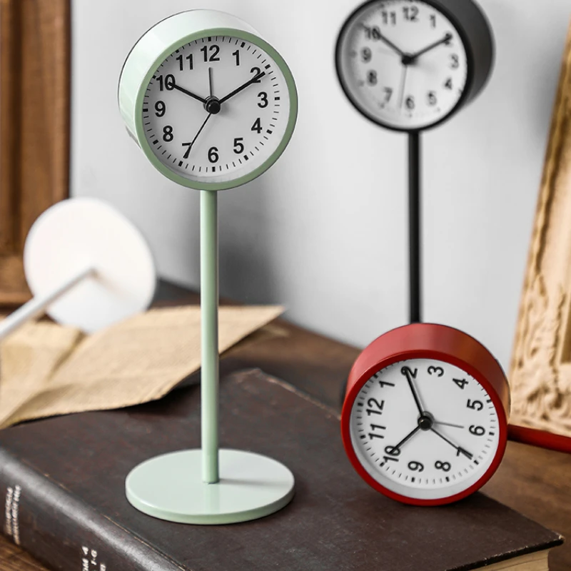 Простой будильник Студенты в скандинавском стиле используют бесшумные прикроватные часы творческая личность настольные часы украшения рабочего стола маленькие часы.